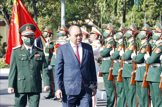 Presidente vietnamita visita el Mando de la Región Militar 5 en vísperas del Tet - ảnh 1
