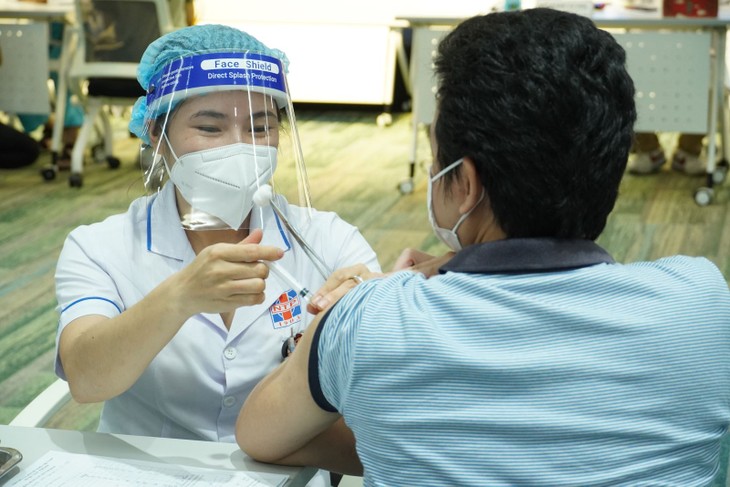Vietnam administra casi 16 millones de dosis de vacuna a niños de 12 a 17 años - ảnh 1