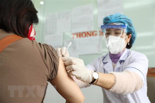 Disminuyen los nuevos casos y muertes por covid-19 en Vietnam - ảnh 1