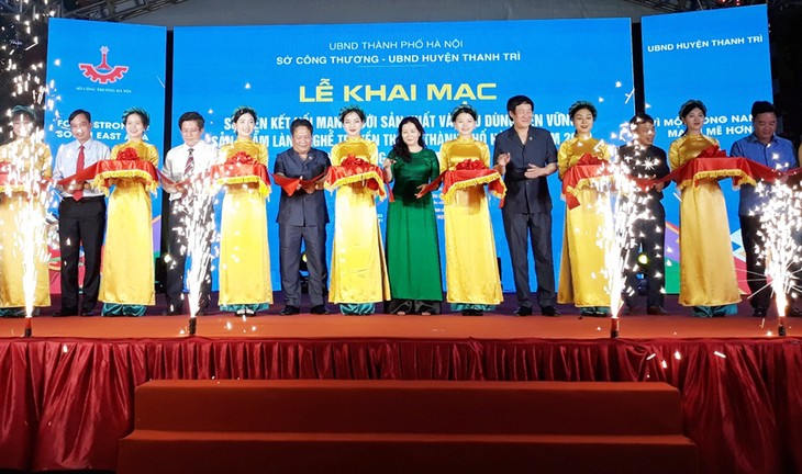 Inauguran un programa de conexión y consumo de productos artesanales vietnamitas - ảnh 1