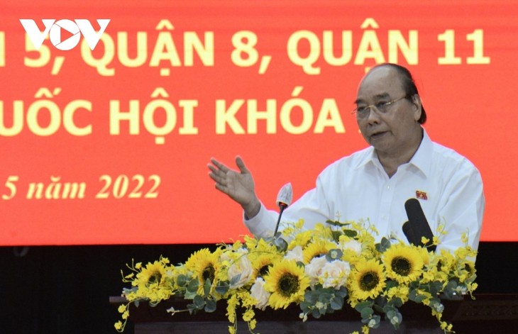 Presidente Nguyen Xuan Phuc continúa el programa de contacto con votantes en Ciudad Ho Chi Minh - ảnh 1