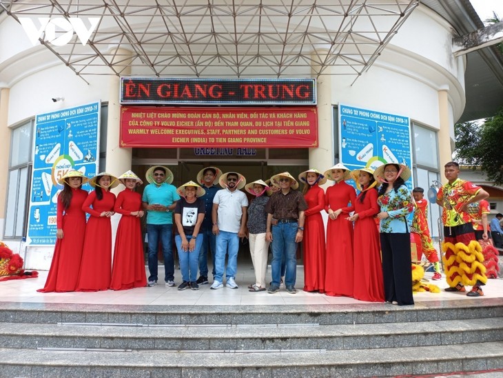 Tien Giang recibe al mayor grupo de turistas internacionales desde el covid-19 - ảnh 1