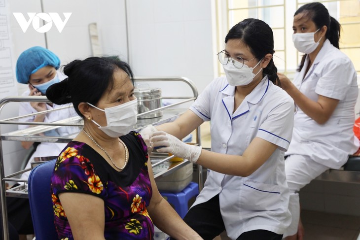 Ministerio de Salud pide acelerar la vacunación contra el covid-19 - ảnh 1