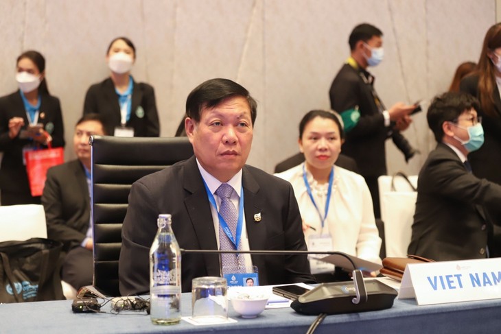 Vietnam comparte experiencias de lucha contra el covid-19 en la Reunión de APEC sobre Salud y Economía - ảnh 1
