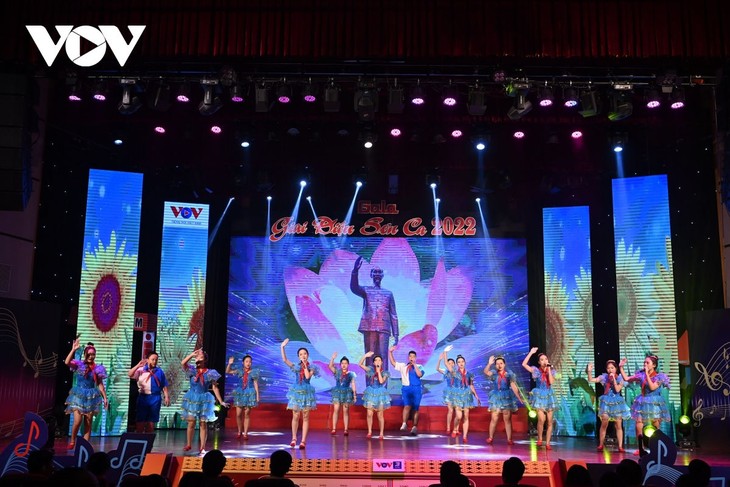 La Voz de Vietnam celebra la Gala “Melodías de Ruiseñores” 2022 - ảnh 1