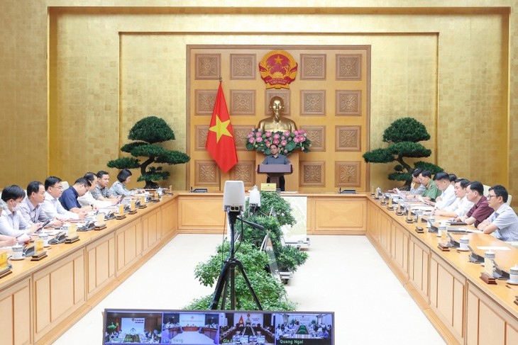 Premier vietnamita exhorta a estabilizar la vida de los pobladores tras el huracán Noru - ảnh 1