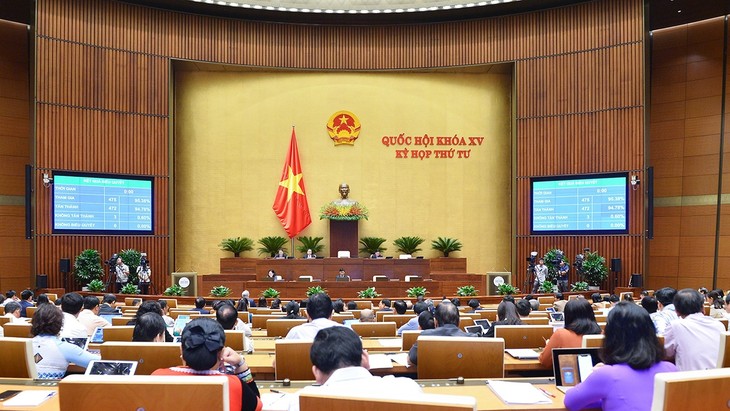 Clausuran el cuarto período de sesiones de la Asamblea Nacional de Vietnam - ảnh 1