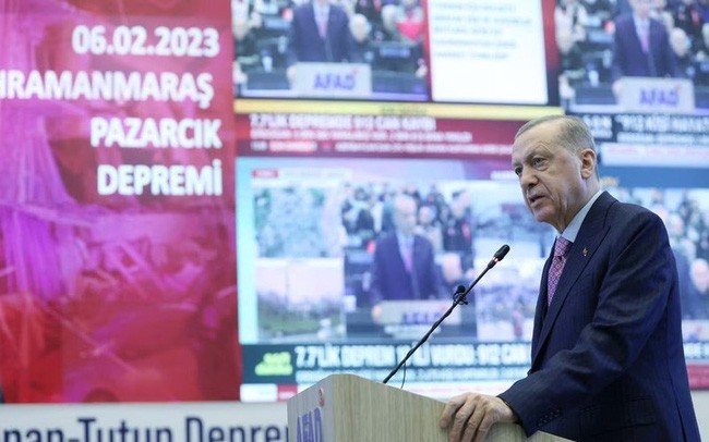 Presidente de Turquía declara 7 días de luto nacional por las víctimas del terremoto - ảnh 1