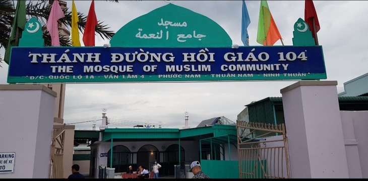 Población musulmana en la comuna de Phuoc Nam lleva una buena vida religiosa y secular - ảnh 1