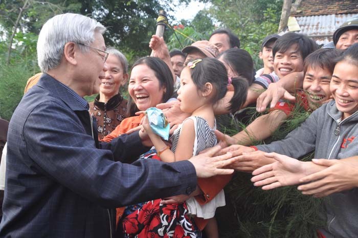 Prosiguen actividades de felicitación por motivo del Tet de líderes vietnamitas - ảnh 1
