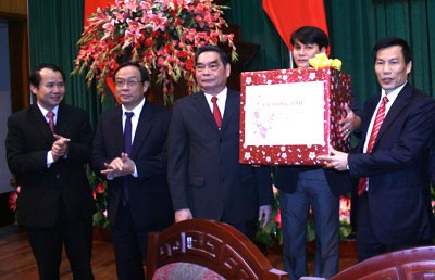 Prosiguen actividades de felicitación por motivo del Tet de líderes vietnamitas - ảnh 2