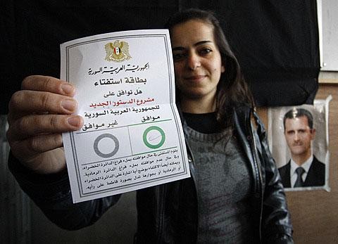 Mayoría de electores sirios aprueba nueva Constitución - ảnh 1