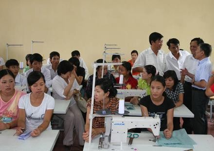 Vietnam liga desarrollo económico con garantía del bienestar social  - ảnh 1