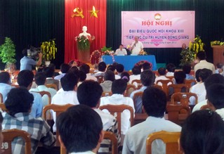 Viceprimer ministro vietnamita contacta con electores en Quang Nam - ảnh 1