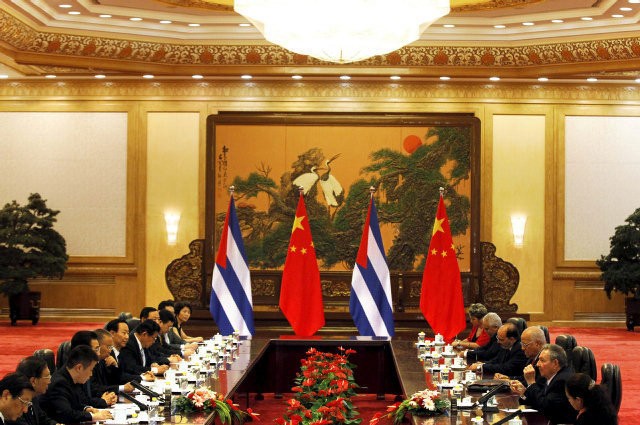 Visita de Raúl refuerza relaciones de hermandad entre Cuba y Vietnam - ảnh 1