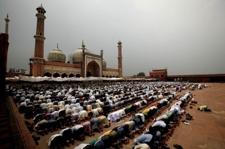 Lejos del significado del Ramadán, persisten conflictos en naciones islámicas  - ảnh 1