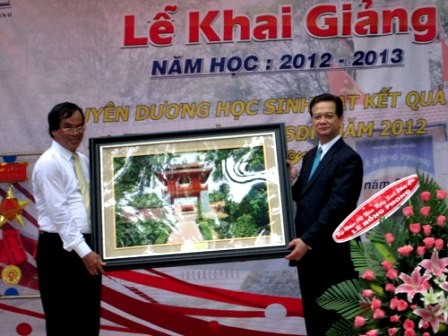 Centros educativos de Vietnam entran en nuevo año académico - ảnh 1