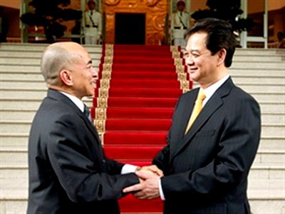 Dirigentes vietnamitas abogan por fortalecer relaciones Vietnam-Cambodia - ảnh 2