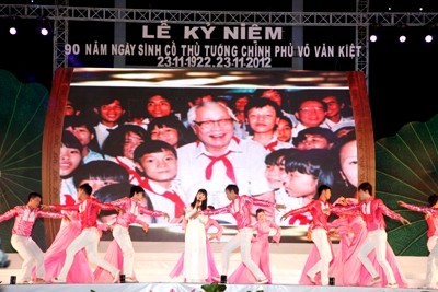 Conmemoran 90 años del nacimiento de ex primer ministro Vo Van Kiet - ảnh 1