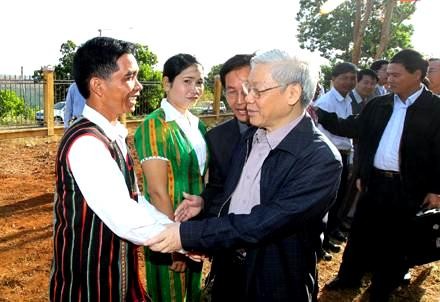 Dirigente partidista de Vietnam examina situación socio-económica en Dac Nong - ảnh 1