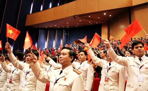 Jóvenes vietnamitas expresan voluntad participar en la construcción nacional - ảnh 1
