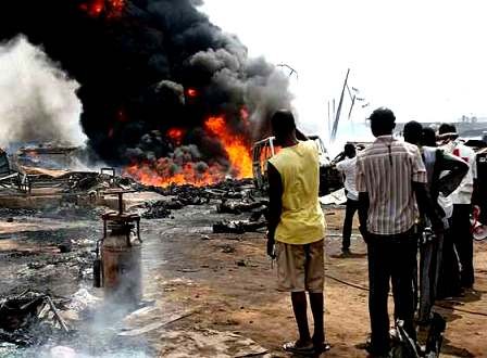 Explosión de oleoducto provoca 30 muertos en Nigeria - ảnh 1