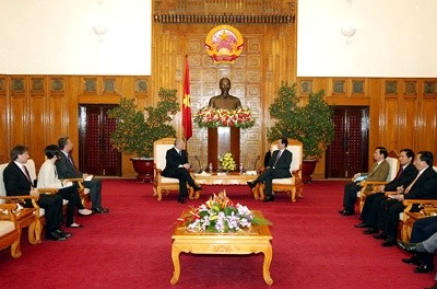 Primer ministro vietnamita pondera visita del canciller serbio  - ảnh 1