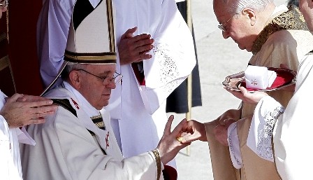 Celebran pontificado de nuevo Papa de Vaticano, Francisco I - ảnh 1