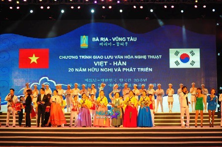 Vietnam amplia las relaciones diplomáticas en Asia del Este - ảnh 1