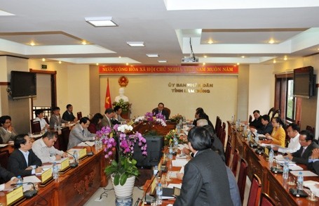 Gobierno de Vietnam inspecciona construcción de nuevo campo en provincia de Lam Dong - ảnh 1