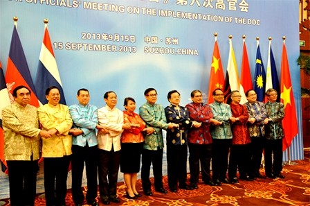 ASEAN y China tratan sobre Código de Comportamiento en Mar Oriental - ảnh 1
