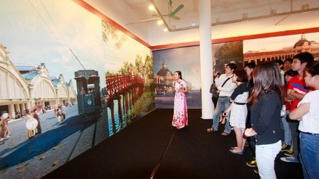 Exposición sobre tranvías de Hanoi, puente que une el pasado con el futuro - ảnh 2