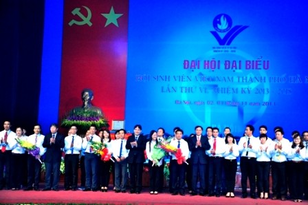 Jóvenes hanoyenses aportan con máximos esfuerzos por desarrollo de la capital - ảnh 1