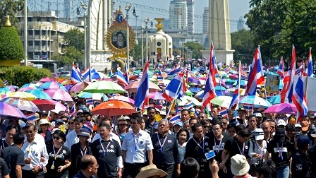 Manifestación en Tailandia contra borrador de ley de amnistía - ảnh 1