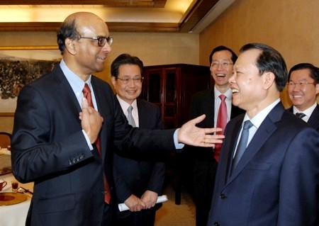 Vietnam y Singapur acuerdan cumplir con connotaciones de socio estratégico - ảnh 1