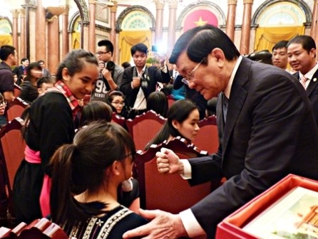 Presidente vietnamita proyecta orientaciones educativas - ảnh 1