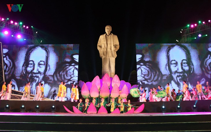 Special art program honors President Ho Chi Minh - ảnh 1
