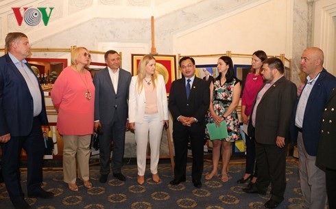 베트님 대사관, 우크라이나 국회청사에서 사진전시회 열어 - ảnh 2