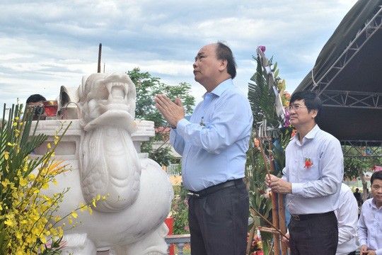 총리는 Quang Nam성에 전상병 열사의 날 기념식 참여 - ảnh 1