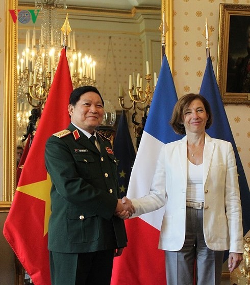 베트남 – 프랑스,  2018 - 2028단계 국방협력 공동비전 선언에 서명 - ảnh 1