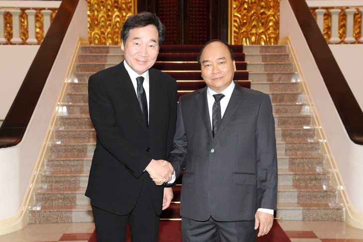 Nguyen Xuan Phuc정부총리, 이낙연 국무총리와 회견 - ảnh 1