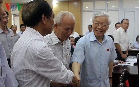 투표자들, Nguyen Phu Trong서기장 겸 국가주석을 굳게 믿어 - ảnh 1