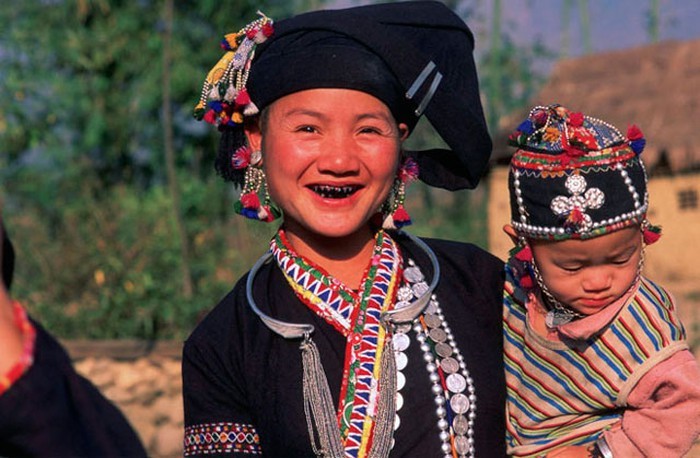 Lu족 여성의 검은색 치아 염색 풍속 - ảnh 1