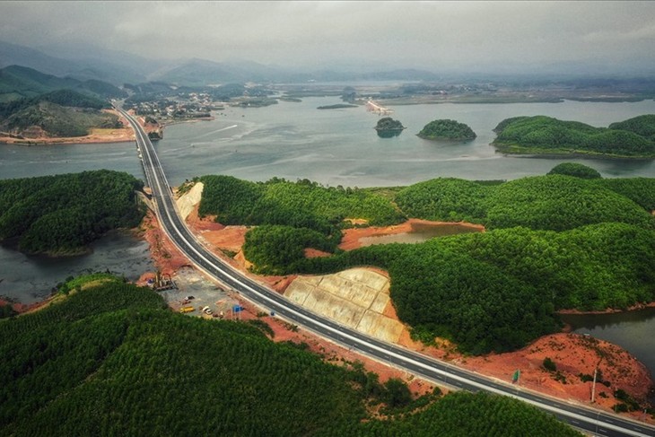 번돈 (Vân Đồn) – 몽까이 (Móng Cái) 고속도로 착공   - ảnh 1