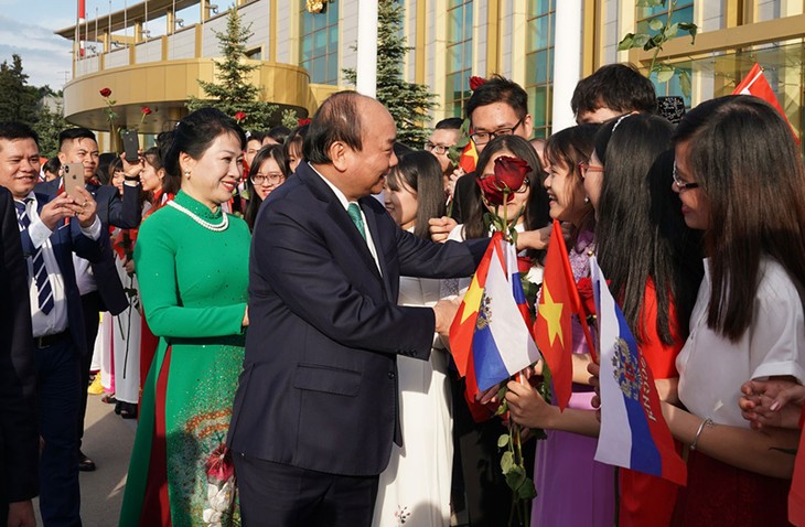 러시아 모스크바에서  응우옌 쑤언 푹 (Nguyễn Xuân Phúc) 총리 공식 환영식 - ảnh 2