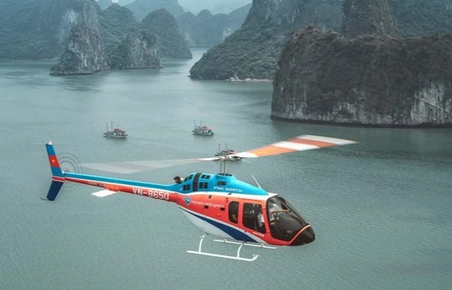 국제언론, 헬리콥터로 하롱베이 여행 소개 - ảnh 1