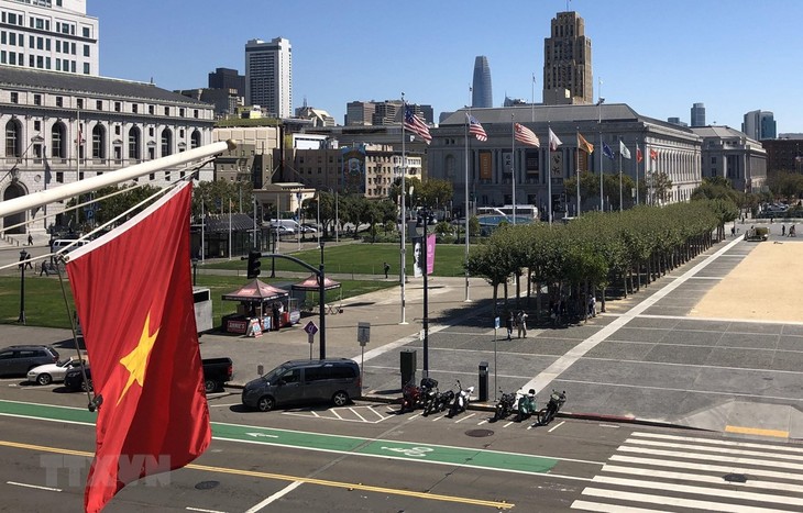 미국 주샌프란시스코 베트남 총영사관, 독립기념일 74주년 깃발 게양식 진행  - ảnh 1