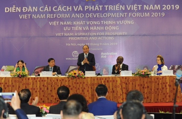 응우옌 쑤언 푹 총리, 2019년 베트남 개혁-발전포럼 참여 국제 전문가들 접견 - ảnh 1