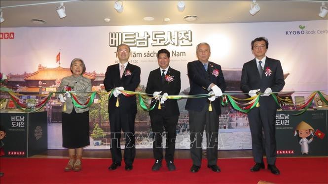 한국에 첫 베트남 서적 코너 개장 - ảnh 1