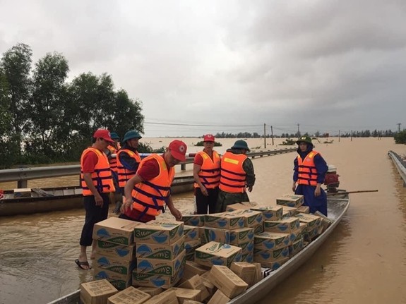 베트남 적십자회 및 하노이시, 폭우 피해를 입은 중부 주민 지원 - ảnh 1